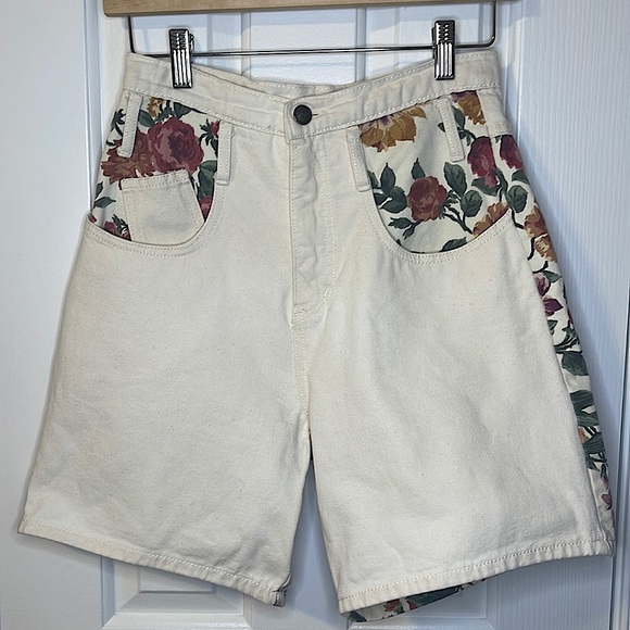 Vintage Floral and Cream High-Waisted Denim Shorts Size 7 - Picture 3 of 14